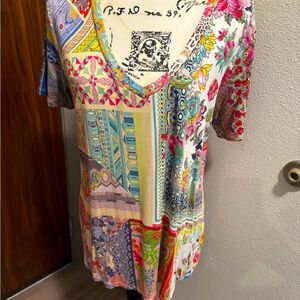 Johnny Was Colorful coral Roses  Patchwork V-Neck Women's bamboo Swing Shirt M